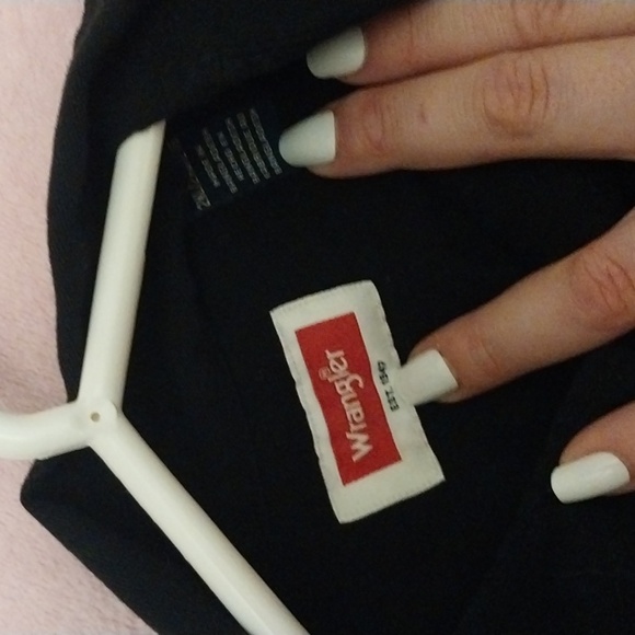 Wrangler short sleeve button up - Picture 3 of 4